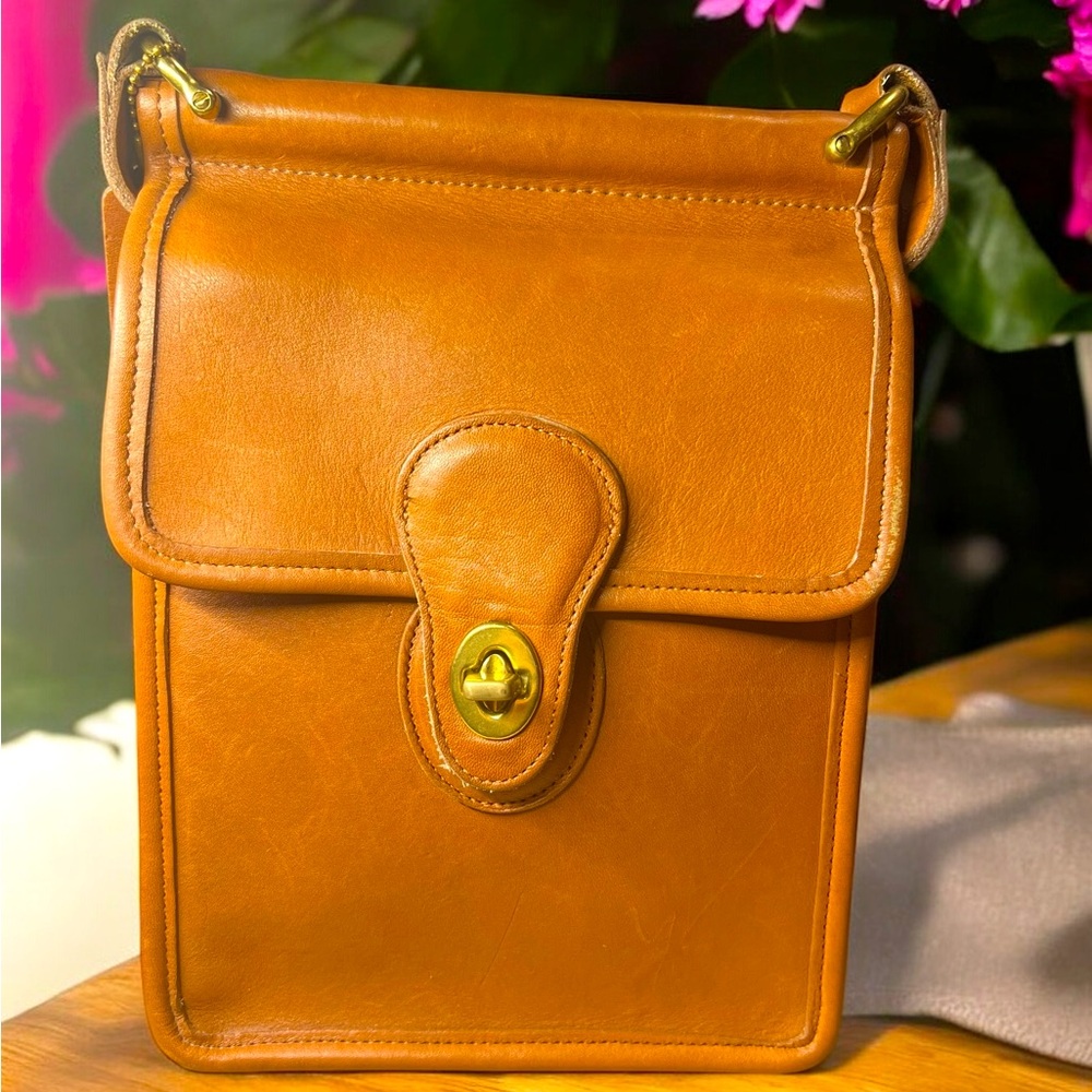 Vintage Coach Murphy #9930 in British Tan Leather with Brass Hardware